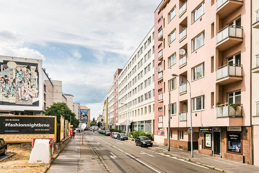 Bright And Central Suite With A Balcony Brno Bagian luar foto
